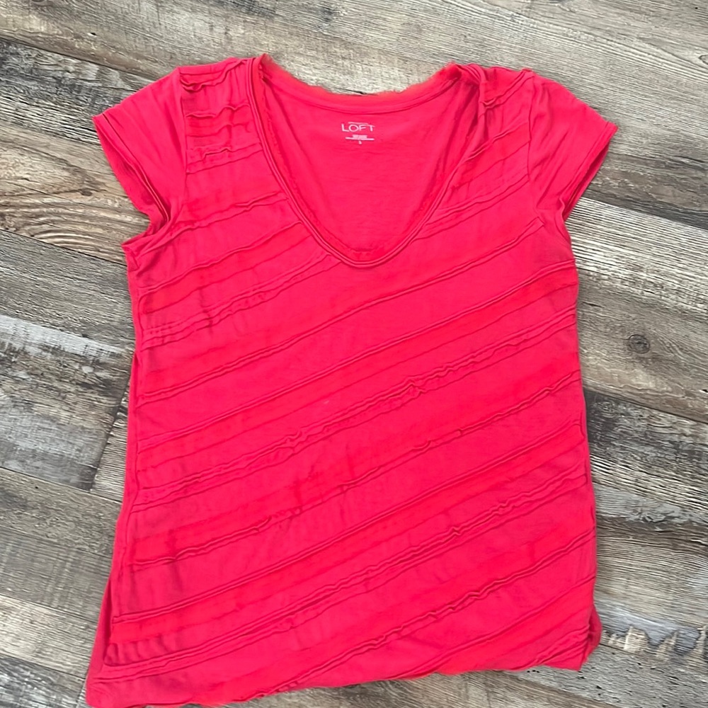 Loft Red V Neck T shirt with Cute Diagonal Pattern.